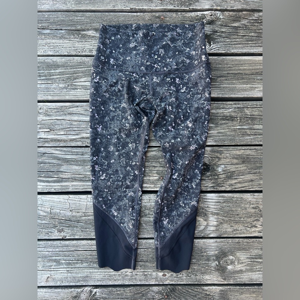 Lululemon Athletica cropped leggings